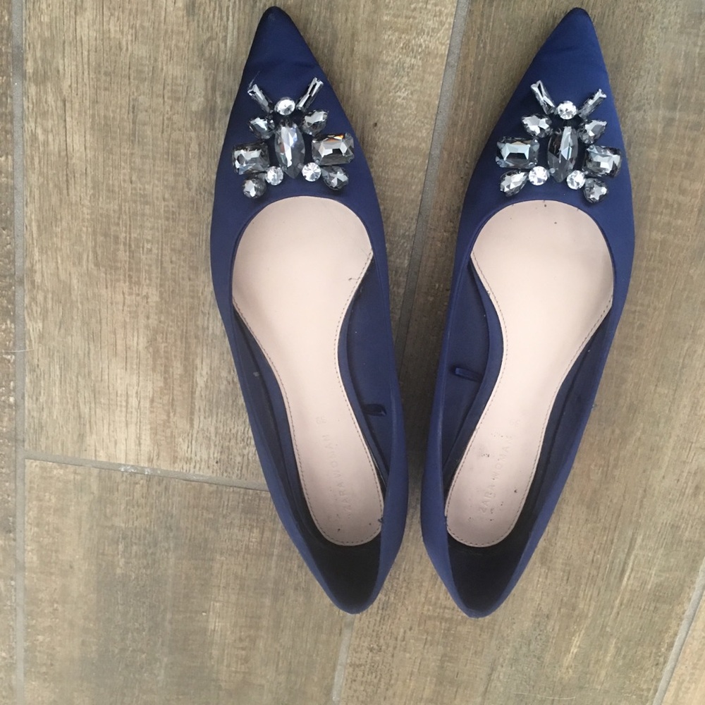 Pointed, flats with bling